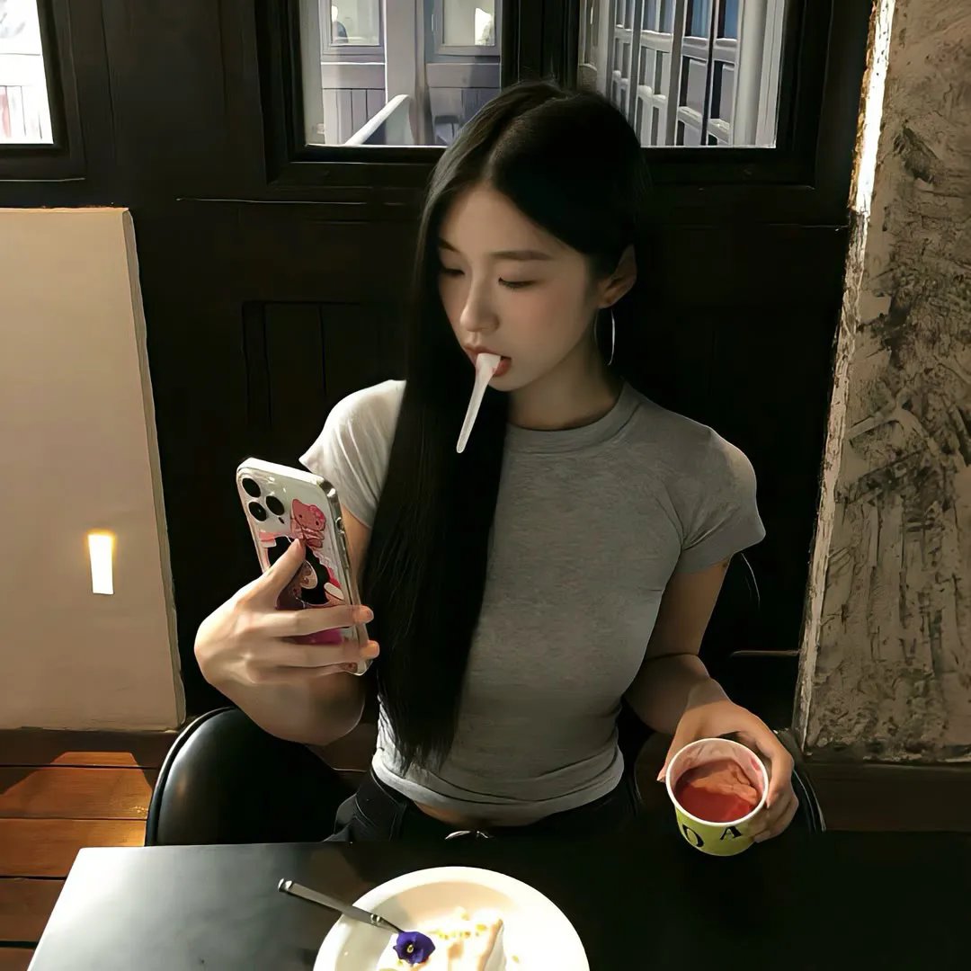 住宅区的两人